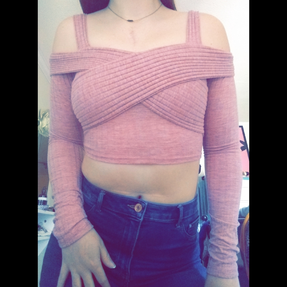 FASHION NOVA Long Sleeve Crop Top